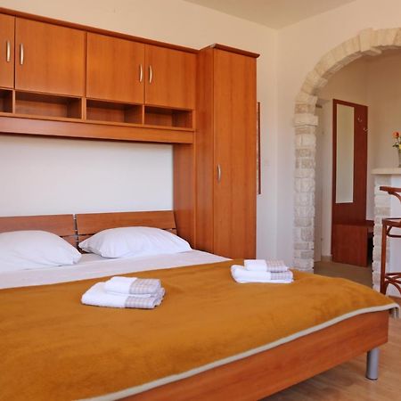 Pansion Marinka-Bire Rooms Лумбарда Экстерьер фото